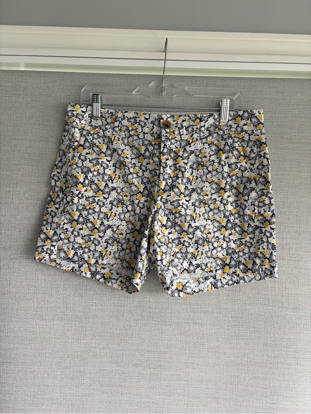 Old Navy Floral Print Mid-Rise Shorts